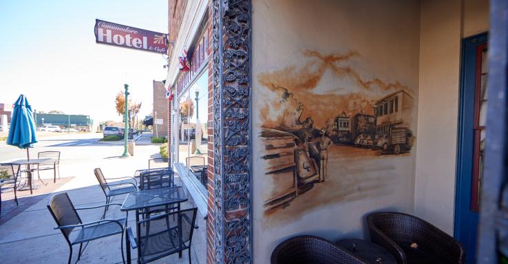 Commodore Hotel & Cafe - Gallery Image 3