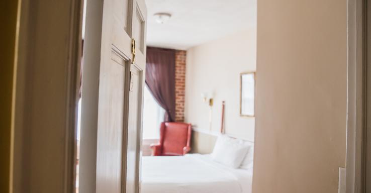 Commodore Hotel & Cafe - Gallery Image 1