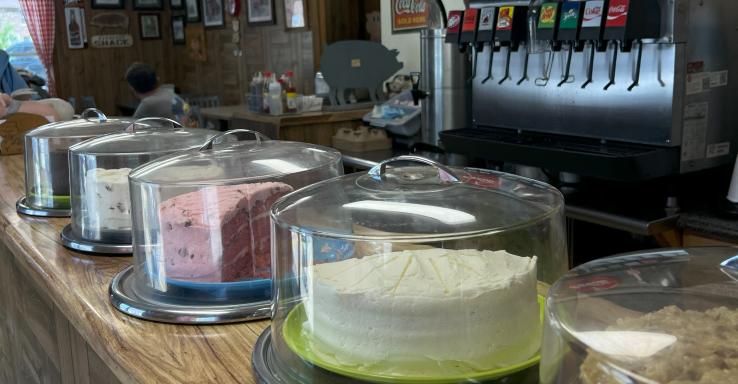 Piggy&#039;s Place Bar-B-Que - Gallery Image 1